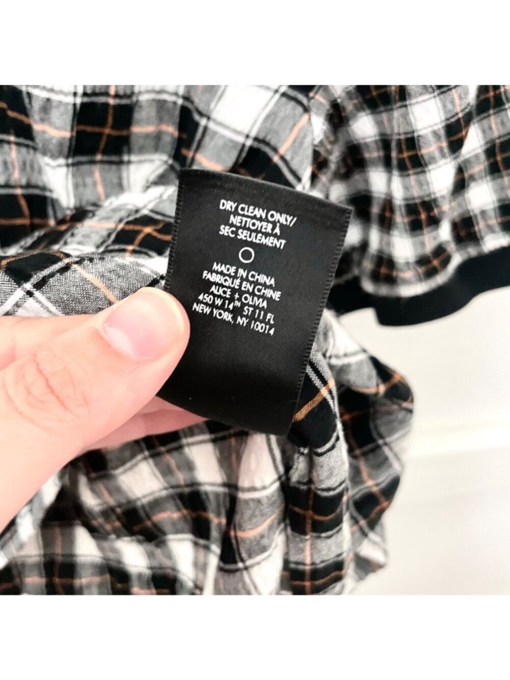 Alice + Olivia Piera Plaid Cropped Tee in Shaw Plaid Size S Black - Picture 4 of 6